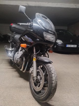 Yamaha Diversion 900 Touring Negra