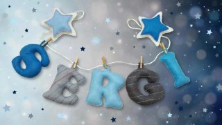 Colgador nombre niño fieltro estrellas