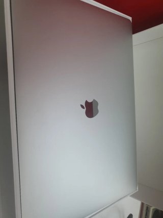 MacBook Pro 15 2018 i7 16GB RAM 1TB SSD