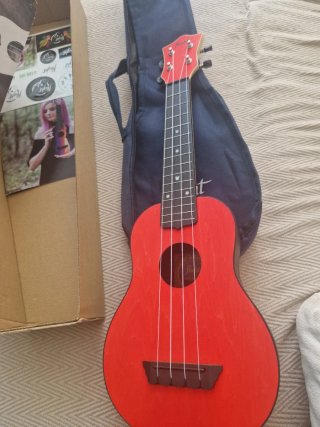 Ukelele Flight Soprano Rojo + Funda