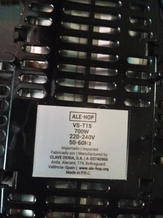 Tostadora Negra Elegante ocupa poco espacio.