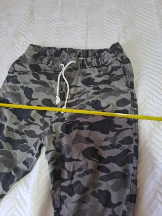 Pantalones estilo militar camuflaje
