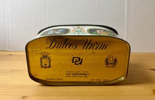 Caja antigua metálica de Dulces Unzué (Pamplona)