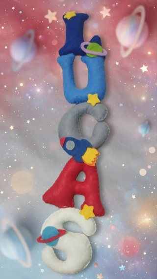 Colgador nombre niños espacio fieltro