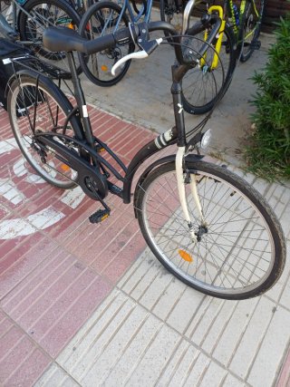 Bicicleta urbana negra