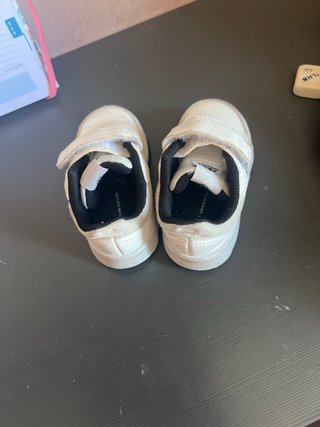 Zapatos blancos para niños