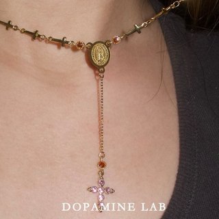 Collar Cruz Vintage Estilo Maddy Euphoria