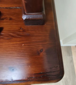 Aparador rústico de madera con estantes