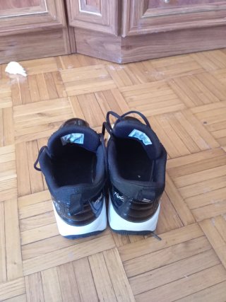 Zapatillas Jordan Niño Negras y Blancas
