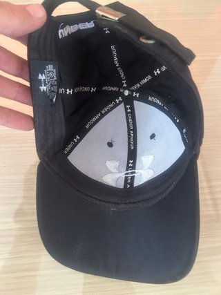 Gorra Under Armour Negra/Morada