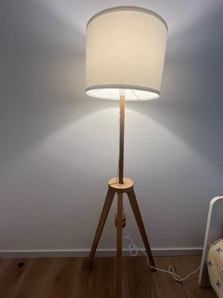 Lámpara de pie Ikea madera y tela