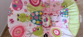 Mecedora bebé con estampado infantil