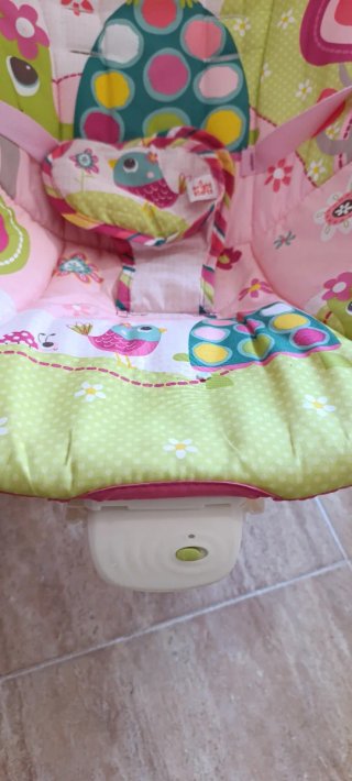 Mecedora bebé con estampado infantil