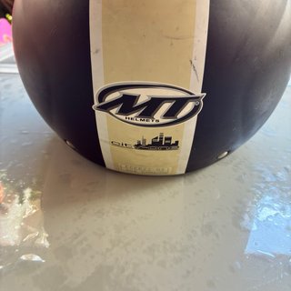 Casco MT Negro y Dorado Scooter