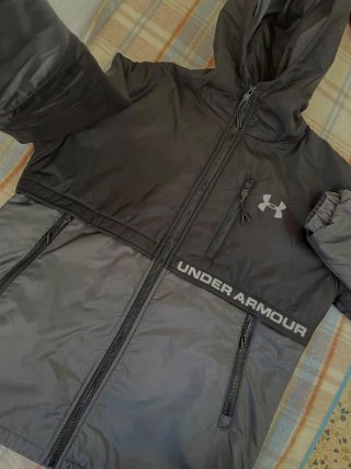 Chaqueta Under Armour Negra y Gris