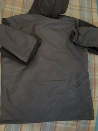 Chaqueta Under Armour Negra y Gris