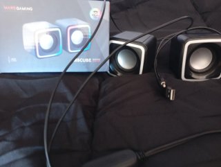 Altavoces Gaming PC Negros y Blancos