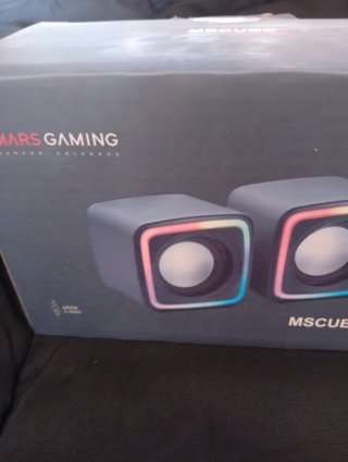 Altavoces Gaming PC Negros y Blancos
