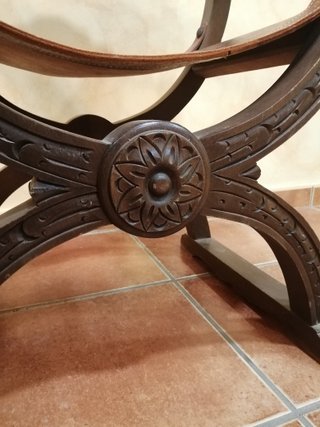 Sillón antiguo estilo romano