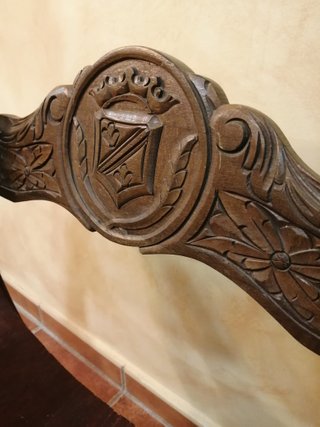 Sillón antiguo estilo romano