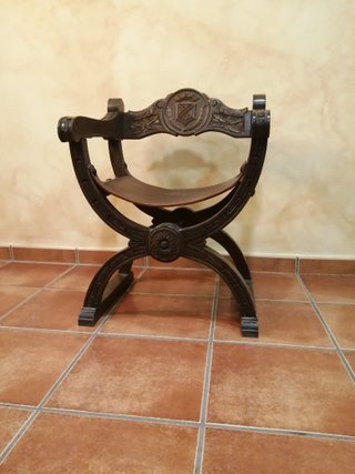 Sillón antiguo estilo romano