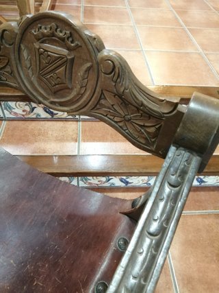 Sillón antiguo estilo romano