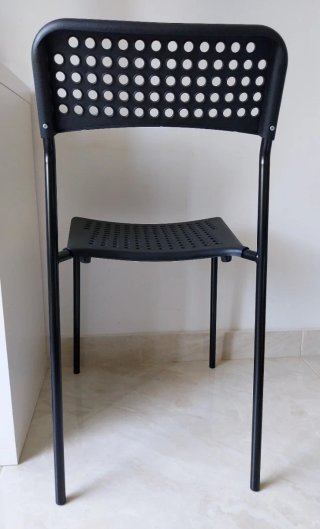 Ikea Silla negra con cojín verde
