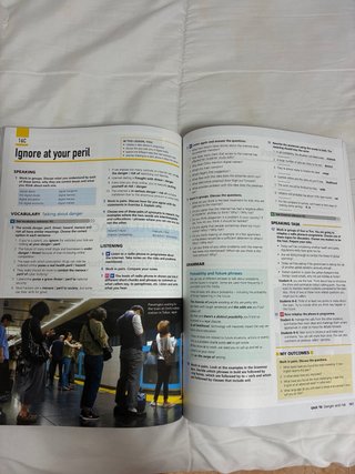 Libro de inglés de National Geographic nivel C1 .