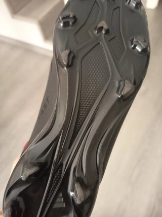 Botas de fútbol negras