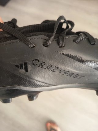 Botas de fútbol negras