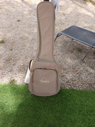 Funda de guitarra Taylor