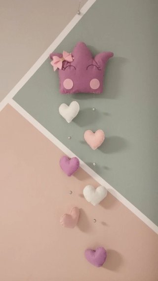Colgador de pared corona y corazones