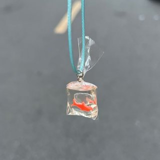 Collar Gótico Estrella Pez Koi Bolsa