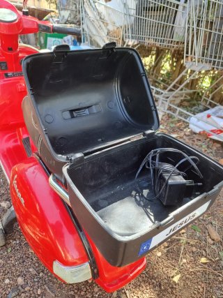 Vespa Piaggio PX-150 12V Roja