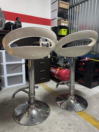 2 Taburetes de Bar Giratorios Blancos