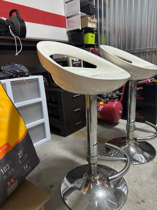 2 Taburetes de Bar Giratorios Blancos