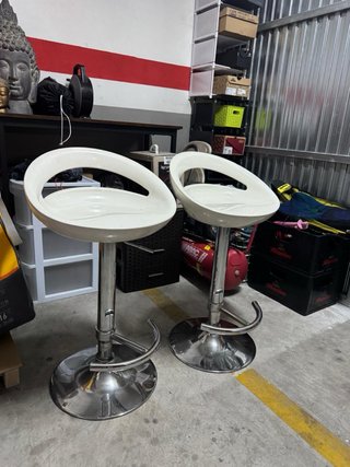 2 Taburetes de Bar Giratorios Blancos