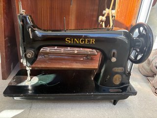 Máquina de coser Singer antigua