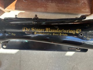 Máquina de coser Singer antigua