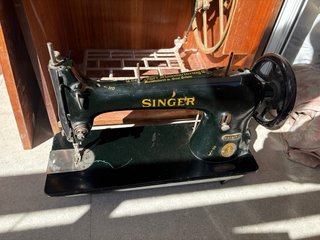 Máquina de coser Singer antigua