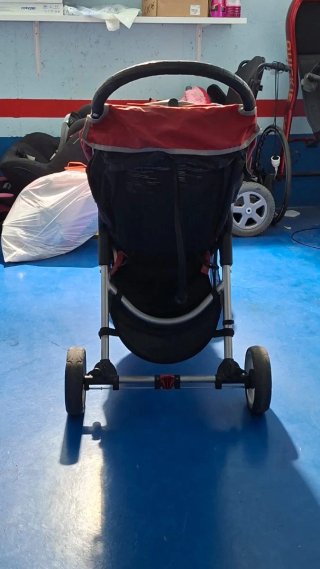 Silla de paseo roja y negra