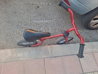Bicicleta de equilibrio Chicco Roja.