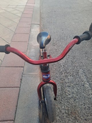 Bicicleta de equilibrio Chicco Roja.