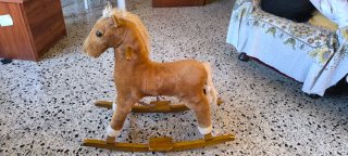 Caballito de madera para niños