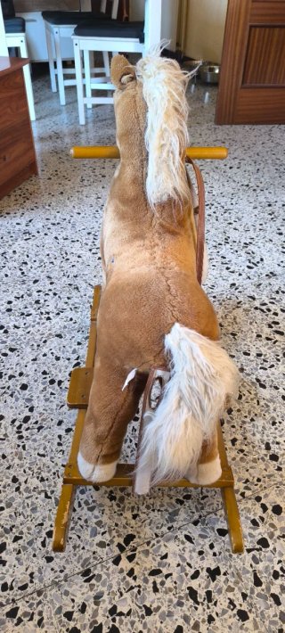 Caballito de madera para niños