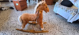 Caballito de madera para niños