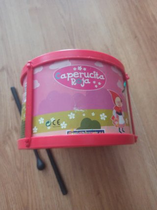 Tambor infantil con baquetas