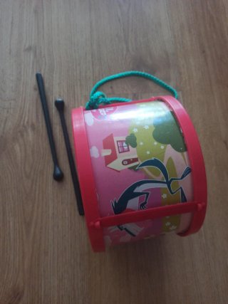 Tambor infantil con baquetas