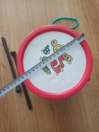 Tambor infantil con baquetas