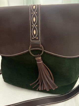 Bolso piel marrón y ante verde
